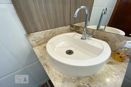 Casa à venda com 215m², 4 quartos e 4 vagasBanheiro da Suíte