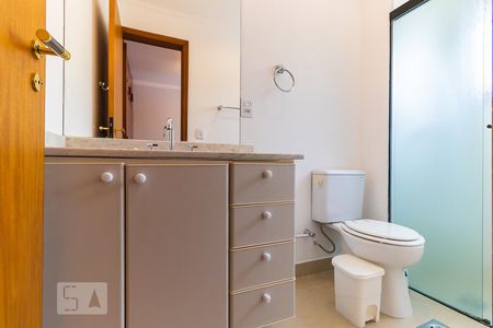 Banheiro da suíte de apartamento para alugar com 1 quarto, 56m² em Centro, Campinas