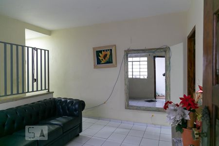 Sala de Casa com 4 quartos, 162m² Vila Galvão