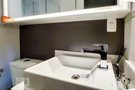 Banheiro Social de apartamento para alugar com 2 quartos, 58m² em Brooklin Novo, São Paulo