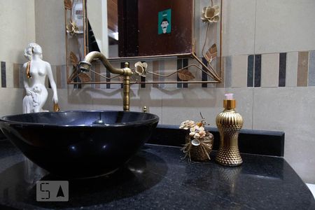 Casa de condomínio à venda com 1000m², 3 quartos e 5 vagas Casa de condomínio à venda com 1000m², 3 quartos e 5 vagasBanheiro