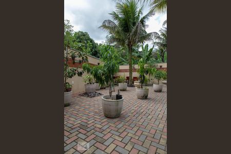 Casa de condomínio à venda com 1000m², 3 quartos e 5 vagas Casa de condomínio à venda com 1000m², 3 quartos e 5 vagasÁrea Externa