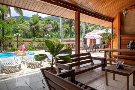 Casa de condomínio à venda com 1000m², 3 quartos e 5 vagas Casa de condomínio à venda com 1000m², 3 quartos e 5 vagasÁrea Externa