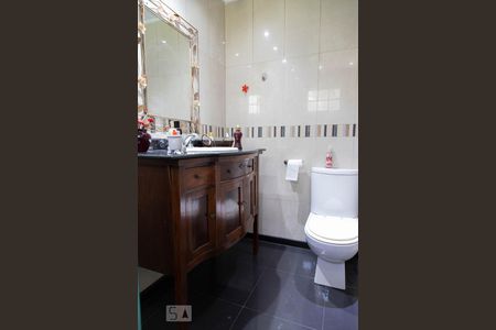 Casa de condomínio à venda com 1000m², 3 quartos e 5 vagas Casa de condomínio à venda com 1000m², 3 quartos e 5 vagasBanheiro