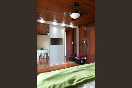 Casa de condomínio à venda com 1000m², 3 quartos e 5 vagas Casa de condomínio à venda com 1000m², 3 quartos e 5 vagasQuarto