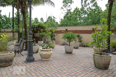 Casa de condomínio à venda com 1000m², 3 quartos e 5 vagas Casa de condomínio à venda com 1000m², 3 quartos e 5 vagasÁrea Externa