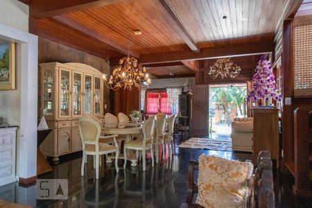 Casa de condomínio à venda com 1000m², 3 quartos e 5 vagas Casa de condomínio à venda com 1000m², 3 quartos e 5 vagasSala