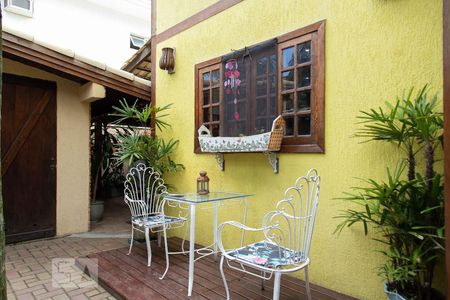 Casa de condomínio à venda com 1000m², 3 quartos e 5 vagas Casa de condomínio à venda com 1000m², 3 quartos e 5 vagasÁrea Externa