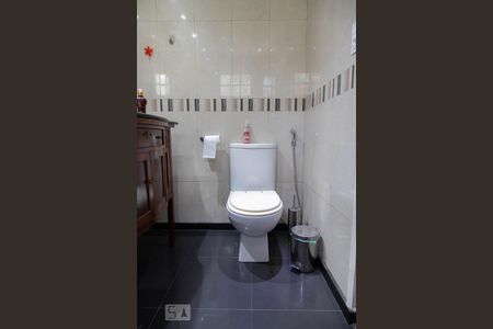 Casa de condomínio à venda com 1000m², 3 quartos e 5 vagas Casa de condomínio à venda com 1000m², 3 quartos e 5 vagasBanheiro