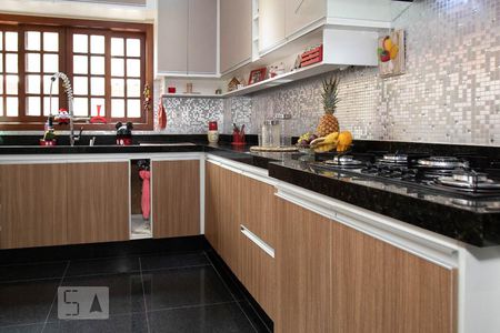 Casa de condomínio à venda com 1000m², 3 quartos e 5 vagas Casa de condomínio à venda com 1000m², 3 quartos e 5 vagasCozinha