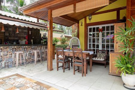 Casa de condomínio à venda com 1000m², 3 quartos e 5 vagas Casa de condomínio à venda com 1000m², 3 quartos e 5 vagasÁrea Externa