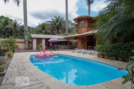 Casa de condomínio à venda com 1000m², 3 quartos e 5 vagas Casa de condomínio à venda com 1000m², 3 quartos e 5 vagasPiscina