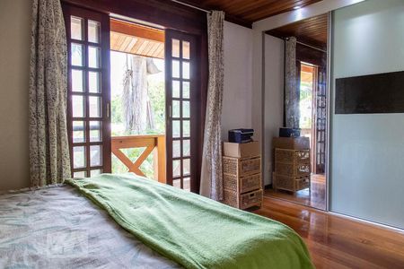 Casa de condomínio à venda com 1000m², 3 quartos e 5 vagas Casa de condomínio à venda com 1000m², 3 quartos e 5 vagasQuarto