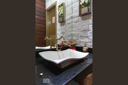 Casa de condomínio à venda com 1000m², 3 quartos e 5 vagas Casa de condomínio à venda com 1000m², 3 quartos e 5 vagasBanheiro