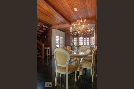 Casa de condomínio à venda com 1000m², 3 quartos e 5 vagas Casa de condomínio à venda com 1000m², 3 quartos e 5 vagasSala