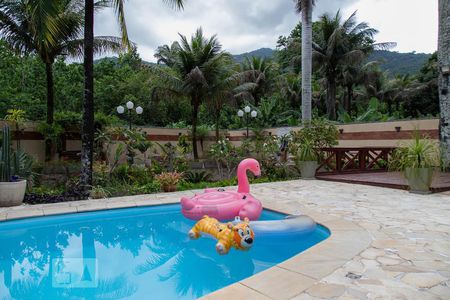 Casa de condomínio à venda com 1000m², 3 quartos e 5 vagas Casa de condomínio à venda com 1000m², 3 quartos e 5 vagasPiscina