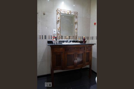 Casa de condomínio à venda com 1000m², 3 quartos e 5 vagas Casa de condomínio à venda com 1000m², 3 quartos e 5 vagasBanheiro