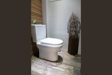 Casa de condomínio à venda com 1000m², 3 quartos e 5 vagas Casa de condomínio à venda com 1000m², 3 quartos e 5 vagasBanheiro