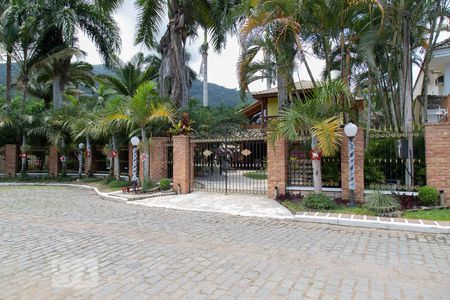 Casa de condomínio à venda com 1000m², 3 quartos e 5 vagas