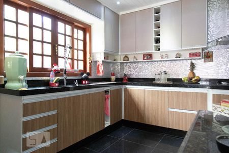 Casa de condomínio à venda com 1000m², 3 quartos e 5 vagas Casa de condomínio à venda com 1000m², 3 quartos e 5 vagasCozinha