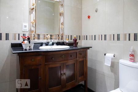 Casa de condomínio à venda com 1000m², 3 quartos e 5 vagas Casa de condomínio à venda com 1000m², 3 quartos e 5 vagasBanheiro