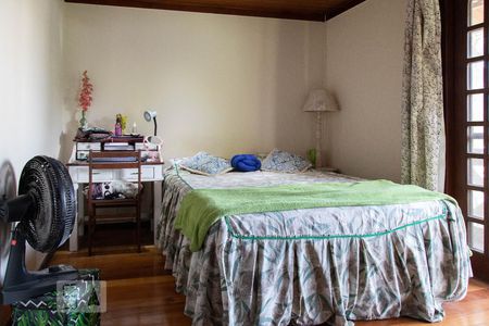 Casa de condomínio à venda com 1000m², 3 quartos e 5 vagas Casa de condomínio à venda com 1000m², 3 quartos e 5 vagasQuarto