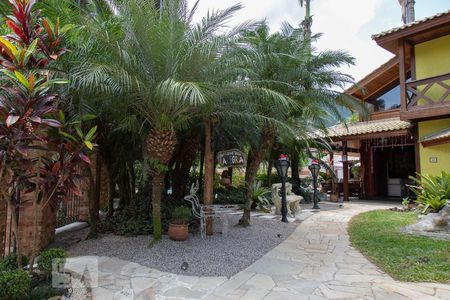 Casa de condomínio à venda com 1000m², 3 quartos e 5 vagas Casa de condomínio à venda com 1000m², 3 quartos e 5 vagasÁrea Externa