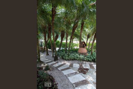 Casa de condomínio à venda com 1000m², 3 quartos e 5 vagas Casa de condomínio à venda com 1000m², 3 quartos e 5 vagasÁrea Externa