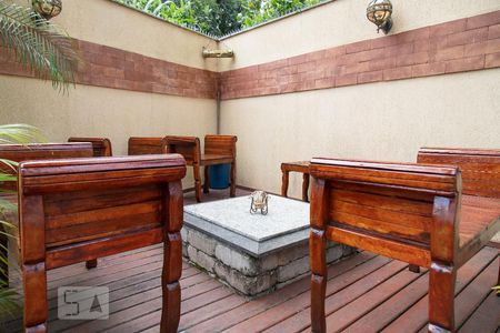 Casa de condomínio à venda com 1000m², 3 quartos e 5 vagas Casa de condomínio à venda com 1000m², 3 quartos e 5 vagasÁrea Externa