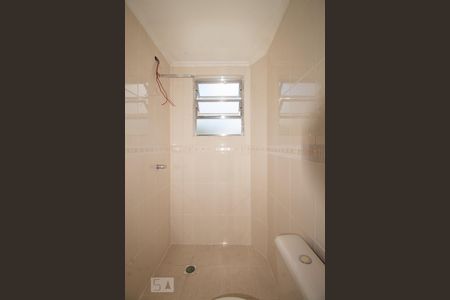 Banheiro de apartamento à venda com 1 quarto, 34m² em Cristal, Porto Alegre