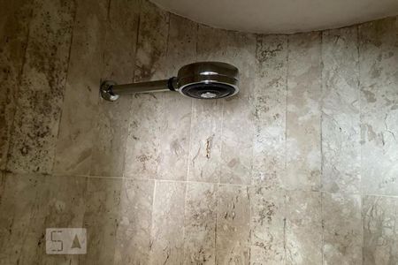 Apartamento para alugar com 300m², 4 quartos e 4 vagas Apartamento para alugar com 300m², 4 quartos e 4 vagasChuveiro