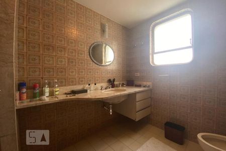 Apartamento para alugar com 300m², 4 quartos e 4 vagas Apartamento para alugar com 300m², 4 quartos e 4 vagasBanheiro da Suíte 2