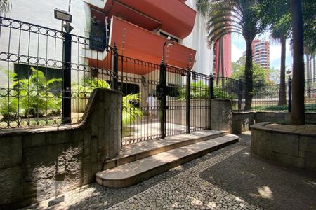 Apartamento para alugar com 300m², 4 quartos e 4 vagas Apartamento para alugar com 300m², 4 quartos e 4 vagasEntrada