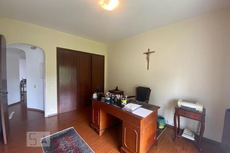 Apartamento para alugar com 300m², 4 quartos e 4 vagas Apartamento para alugar com 300m², 4 quartos e 4 vagasEscritório