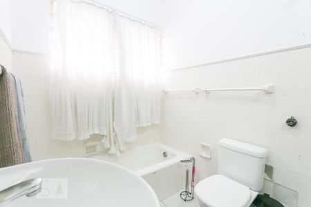 Casa à venda com 490m², 3 quartos e 3 vagasBanheiro da Suíte