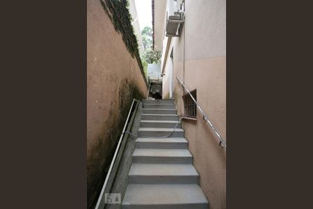 Casa à venda com 490m², 3 quartos e 3 vagasEscada do Quintal