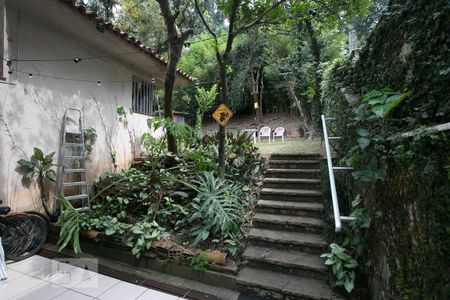 Casa à venda com 490m², 3 quartos e 3 vagasEscada do Quintal