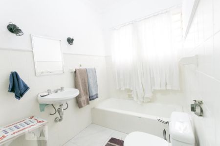 Casa à venda com 490m², 3 quartos e 3 vagasBanheiro da Suíte