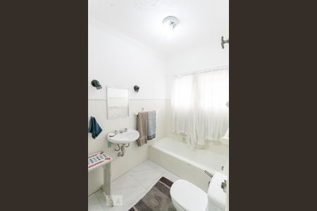 Casa à venda com 490m², 3 quartos e 3 vagasBanheiro da Suíte