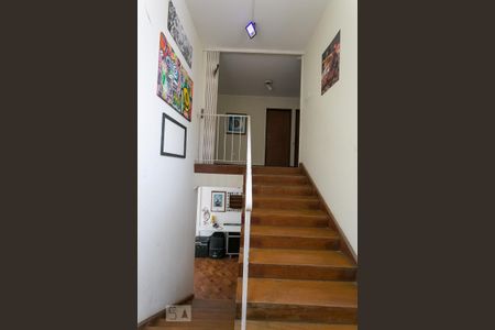 Casa à venda com 490m², 3 quartos e 3 vagasEscada