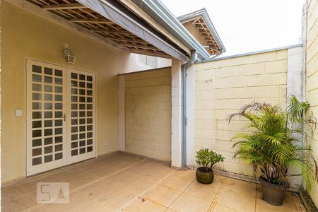 Casa de condomínio para alugar com 102m², 3 quartos e 2 vagas Casa de condomínio para alugar com 102m², 3 quartos e 2 vagasQuintal