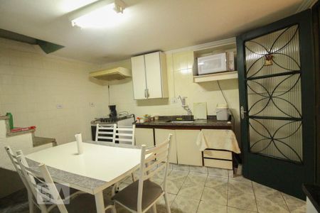 Casa à venda com 100m², 3 quartos e 2 vagas Casa à venda com 100m², 3 quartos e 2 vagascozinha