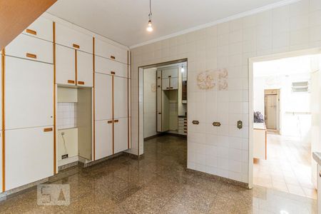 Apartamento para alugar com 250m², 3 quartos e 2 vagas Apartamento para alugar com 250m², 3 quartos e 2 vagasCozinha - Armários