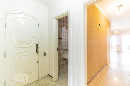 Apartamento para alugar com 250m², 3 quartos e 2 vagas Apartamento para alugar com 250m², 3 quartos e 2 vagasCorredor - Entrada de Serviço