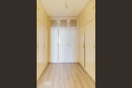 Apartamento para alugar com 250m², 3 quartos e 2 vagas Apartamento para alugar com 250m², 3 quartos e 2 vagasCloset da Suíte