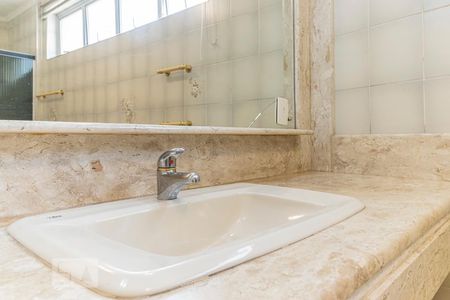 Apartamento para alugar com 250m², 3 quartos e 2 vagas Apartamento para alugar com 250m², 3 quartos e 2 vagasBanheiro da Suíte - Pia