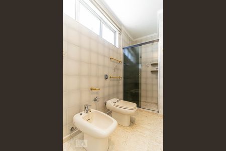 Apartamento para alugar com 250m², 3 quartos e 2 vagas Apartamento para alugar com 250m², 3 quartos e 2 vagasBanheiro da Suíte