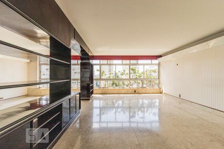 Apartamento para alugar com 250m², 3 quartos e 2 vagas Apartamento para alugar com 250m², 3 quartos e 2 vagasSala