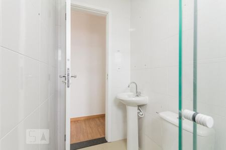 Banheiro do Quarto 2 de apartamento para alugar com 2 quartos, 67m² em Vila Assis Brasil, Mauá