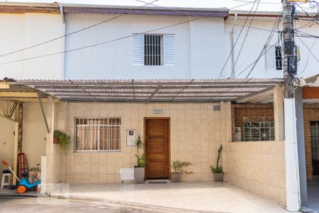 Casa à venda com 130m², 3 quartos e 2 vagas Casa à venda com 130m², 3 quartos e 2 vagasFachada